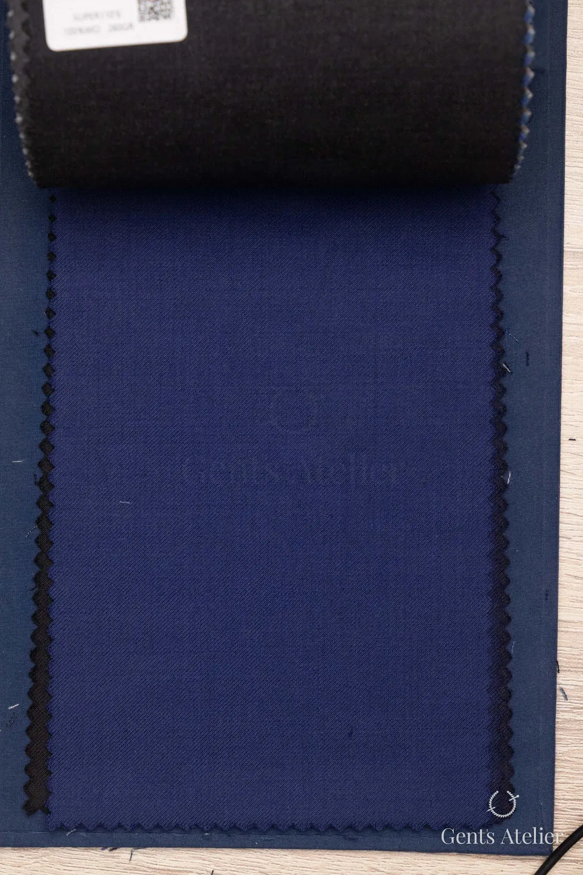 Костюм из Stylbiella 40751/130 — ярко-синий, 100% шерсть