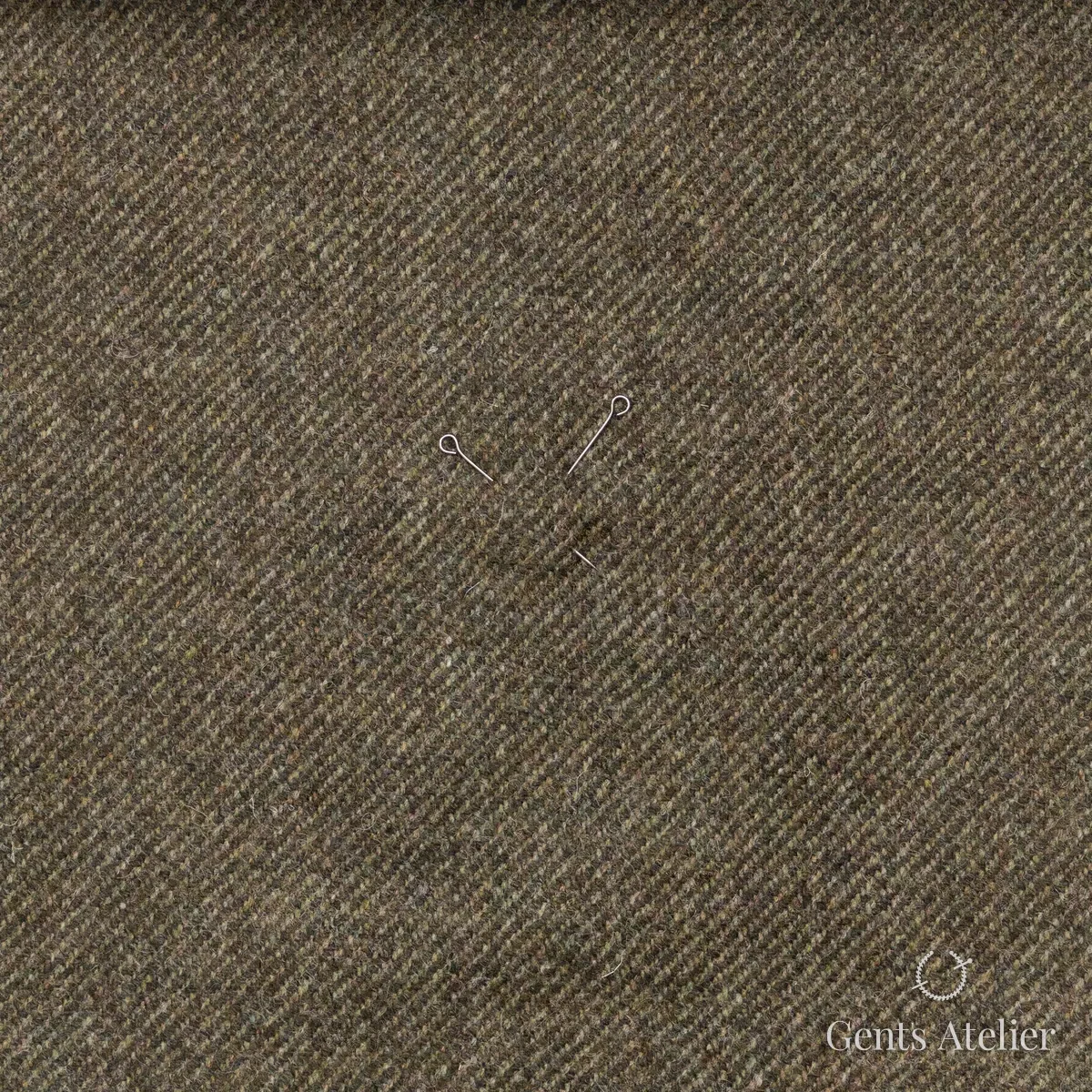 Костюм из Marton Mills CGE158 — тёмно-оливковый, 100% шерсть