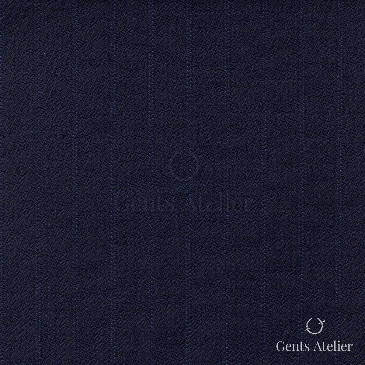 Костюм из Scabal 1501813 — очень тёмный синий (почти чёрный)
