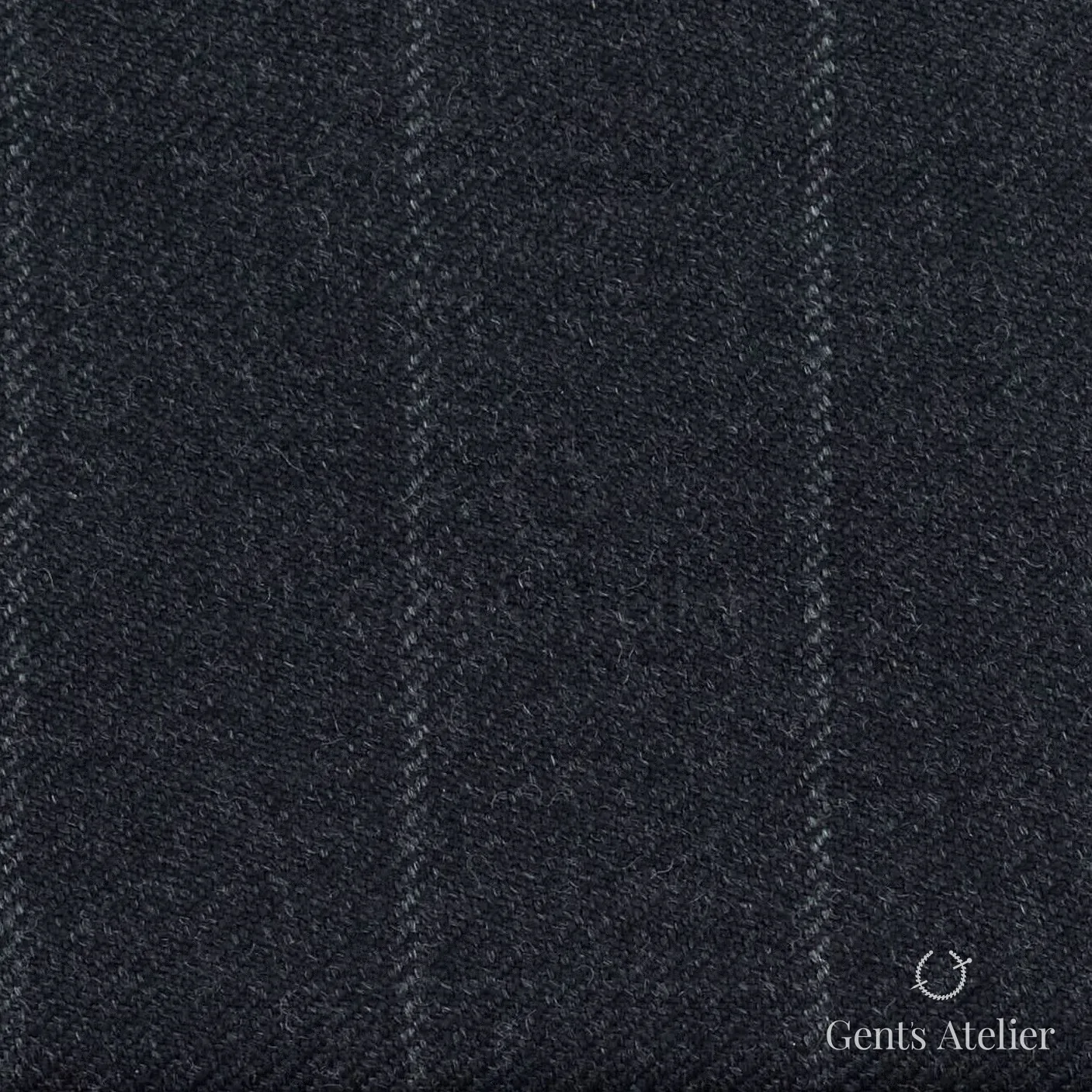 Костюм из Vitale Barberis Canonico TTV2089 — тёмно-синий с меловой полоской, 100% Шерсть